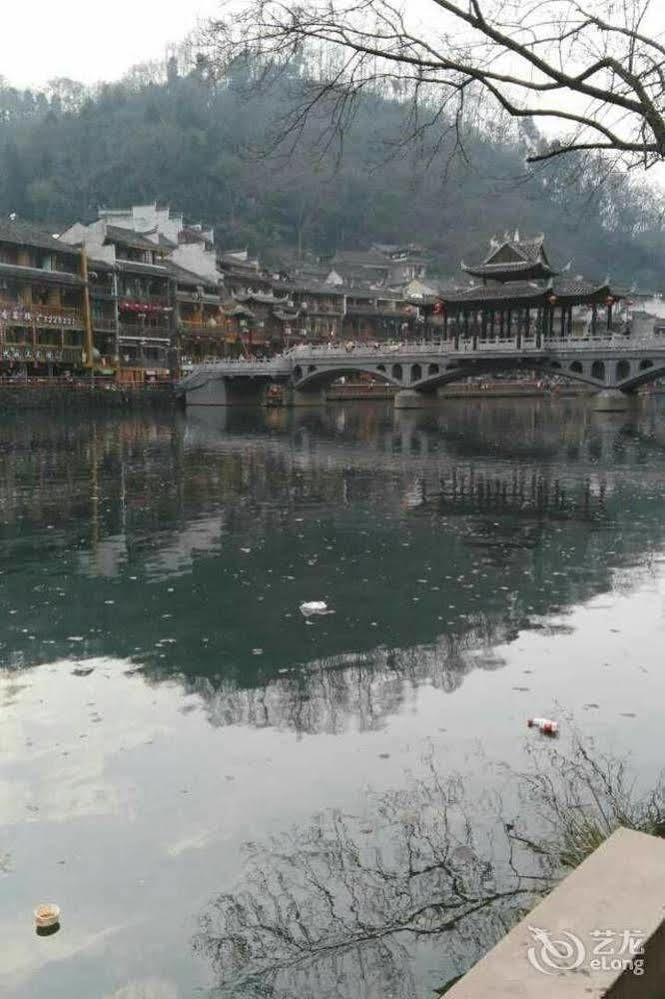 Fenghuang Waitin For You Inn 外观 照片