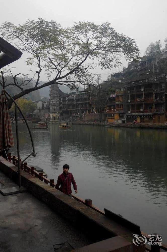 Fenghuang Waitin For You Inn 外观 照片