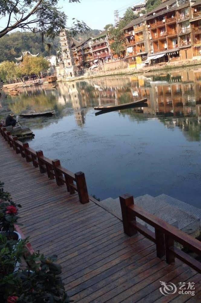 Fenghuang Waitin For You Inn 外观 照片