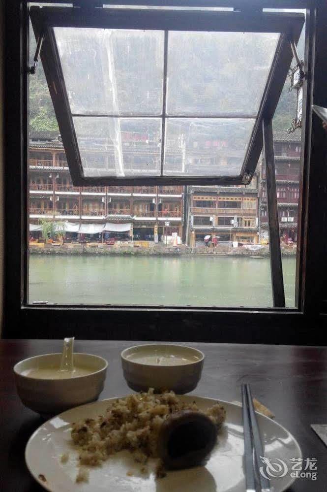 Fenghuang Waitin For You Inn 外观 照片