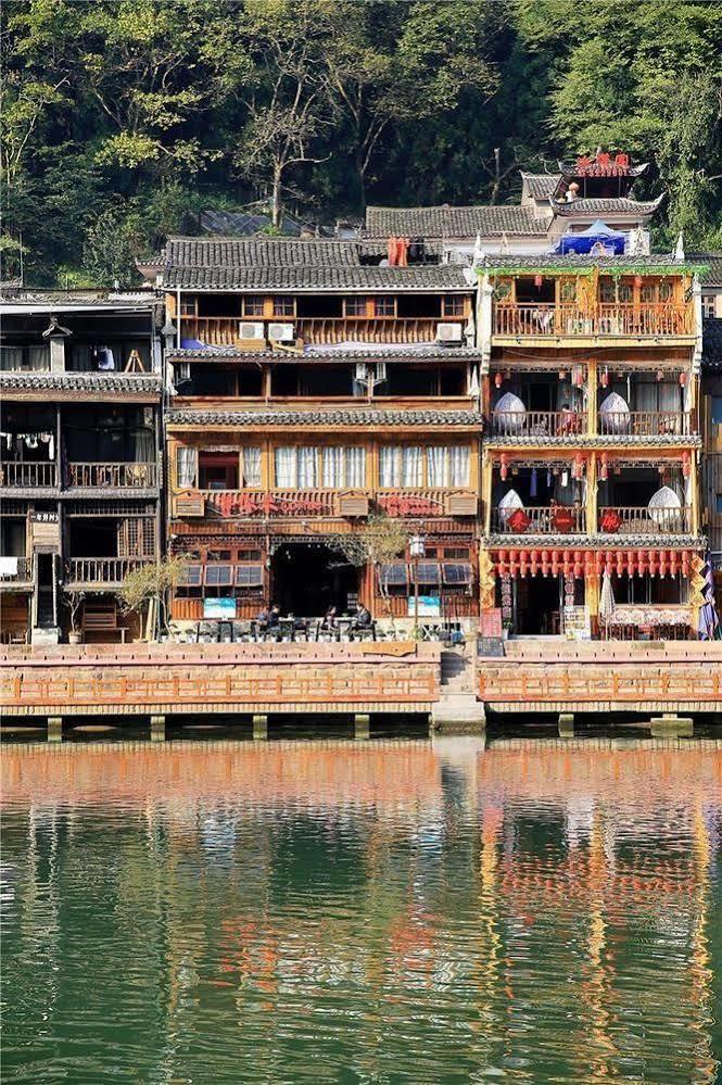 Fenghuang Waitin For You Inn 外观 照片